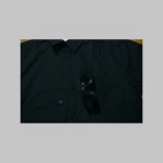 Hooligans čierna ko&scaron;ela s kr&aacute;tkym ruk&aacute;vom so zap&iacute;nan&iacute;m na gomb&iacute;ky zhora dole, materi&aacute;l 100%bavlna  otvoren&eacute; vrecko na hrudi